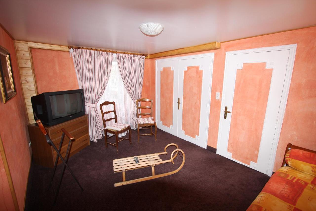 Hotel Le Rocher Blanc Albaret-Sainte-Marie Esterno foto