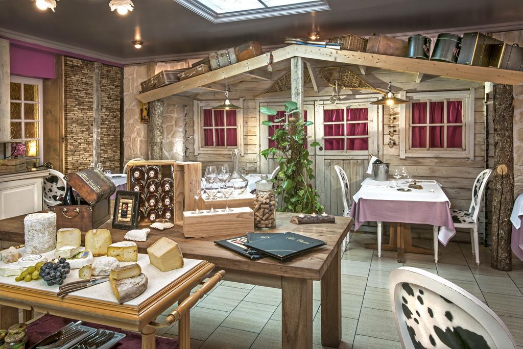Hotel Le Rocher Blanc Albaret-Sainte-Marie Esterno foto