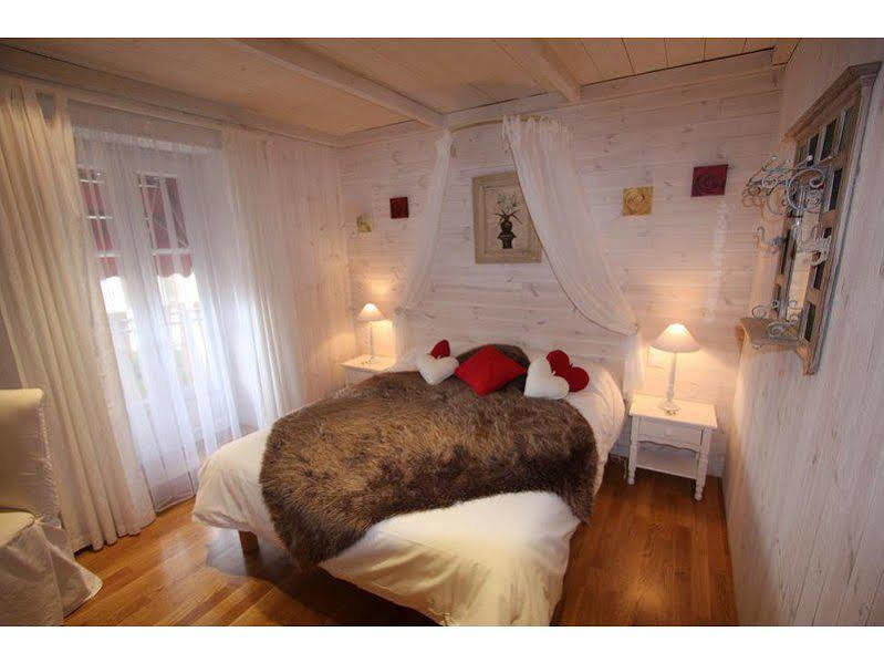 Hotel Le Rocher Blanc Albaret-Sainte-Marie Esterno foto