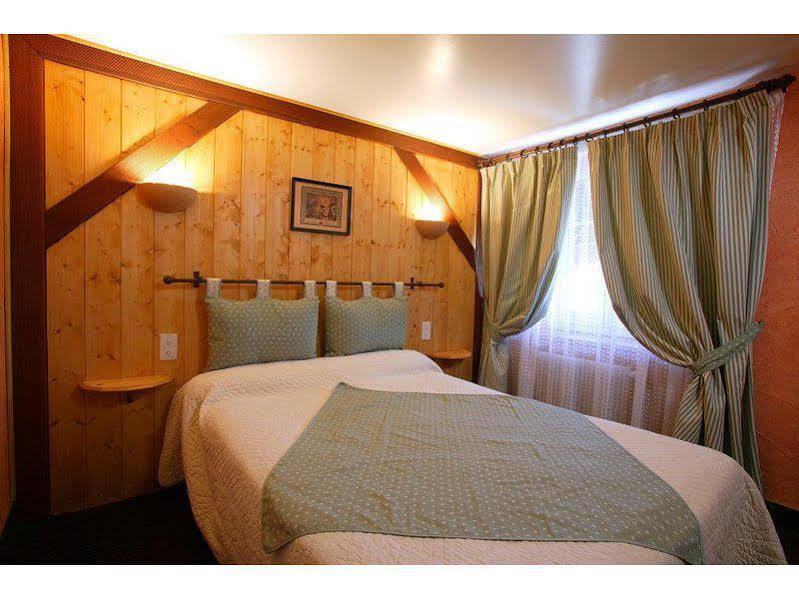Hotel Le Rocher Blanc Albaret-Sainte-Marie Esterno foto