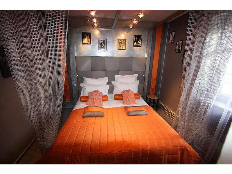Hotel Le Rocher Blanc Albaret-Sainte-Marie Esterno foto