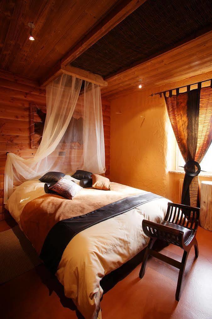 Hotel Le Rocher Blanc Albaret-Sainte-Marie Esterno foto