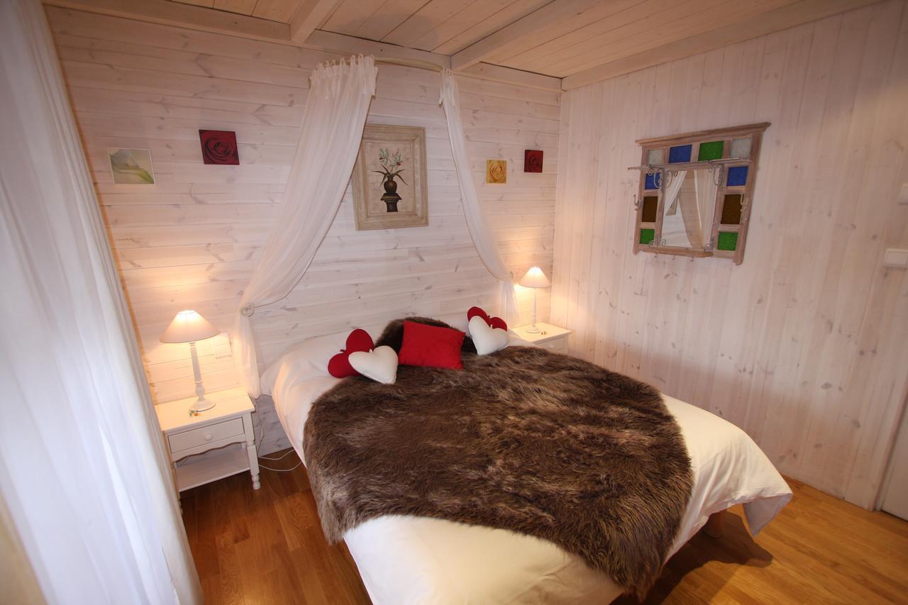 Hotel Le Rocher Blanc Albaret-Sainte-Marie Esterno foto