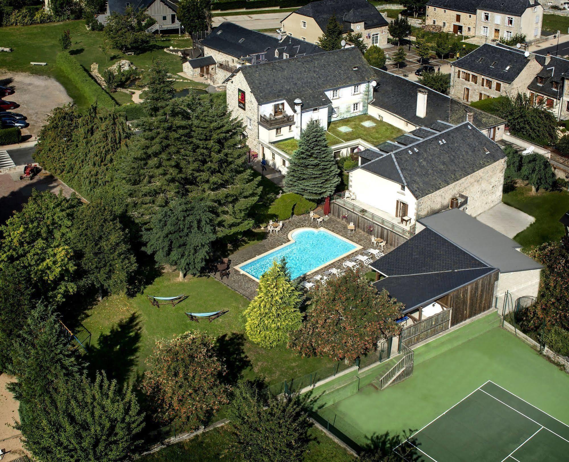 Hotel Le Rocher Blanc Albaret-Sainte-Marie Esterno foto