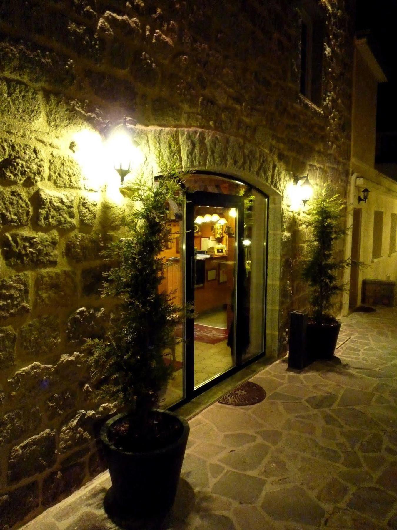 Hotel Le Rocher Blanc Albaret-Sainte-Marie Esterno foto