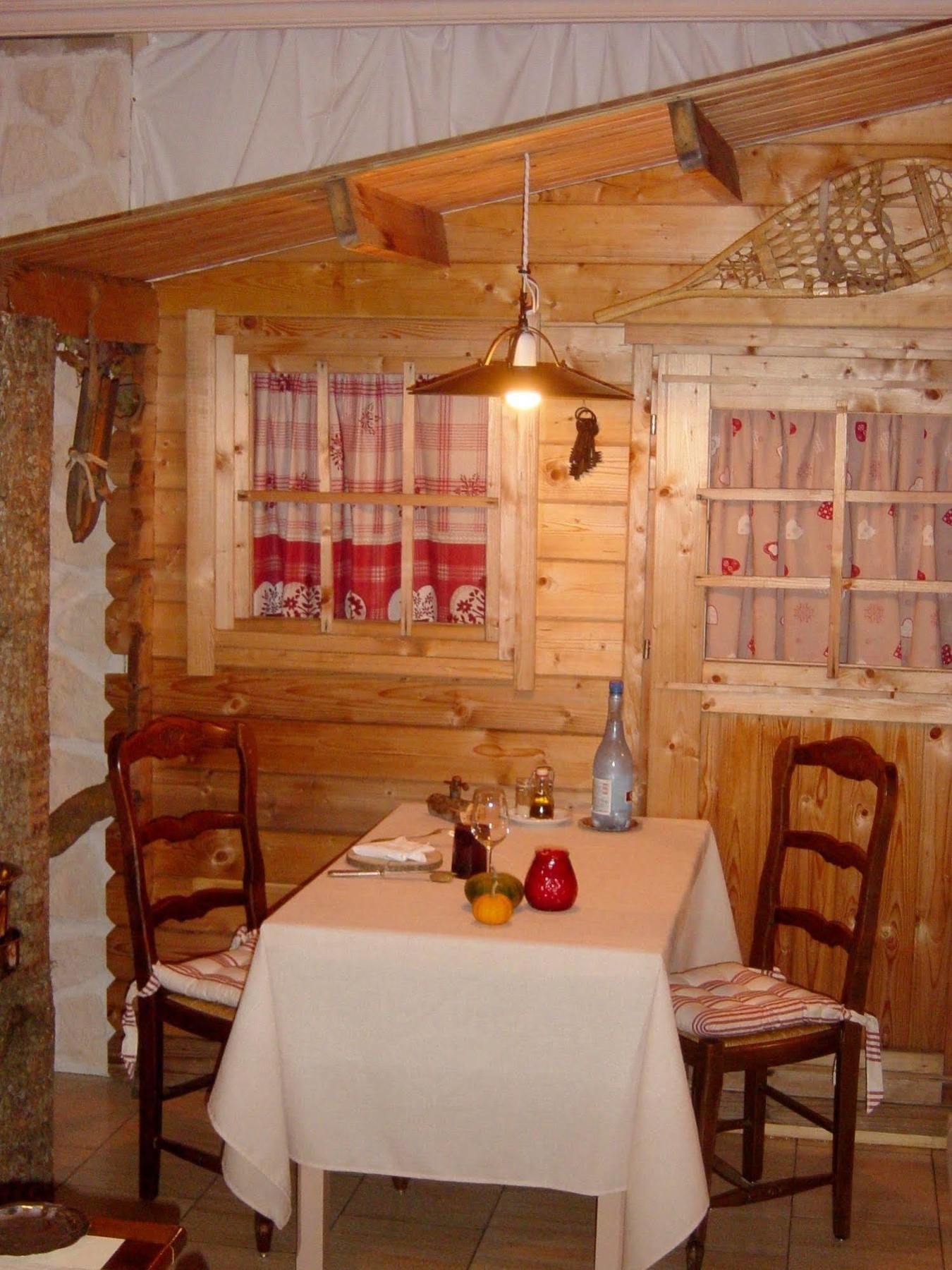 Hotel Le Rocher Blanc Albaret-Sainte-Marie Esterno foto