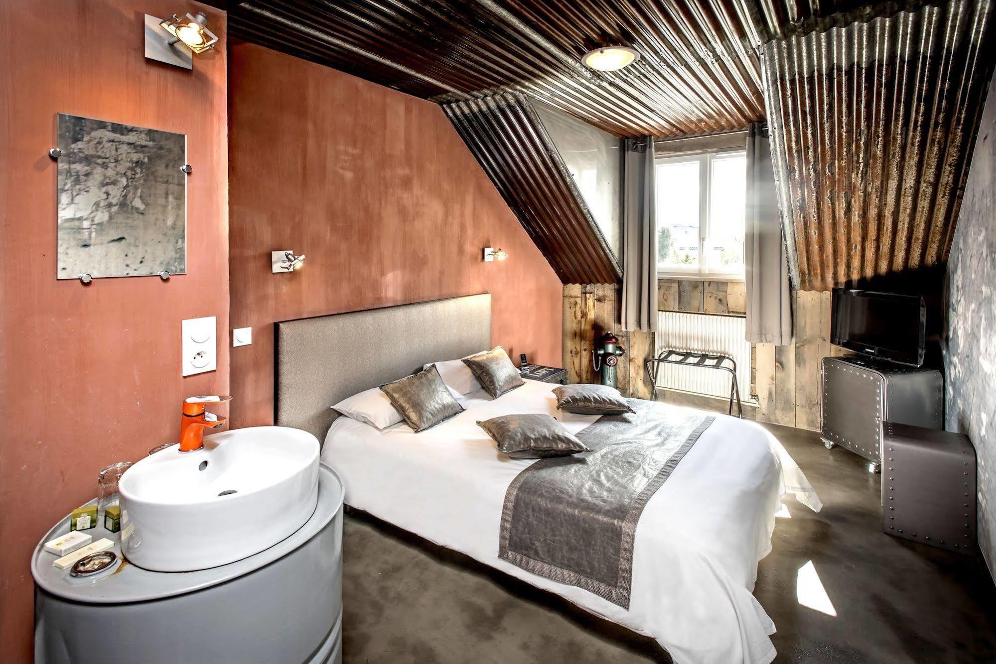Hotel Le Rocher Blanc Albaret-Sainte-Marie Esterno foto