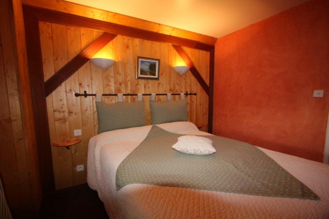 Hotel Le Rocher Blanc Albaret-Sainte-Marie Esterno foto