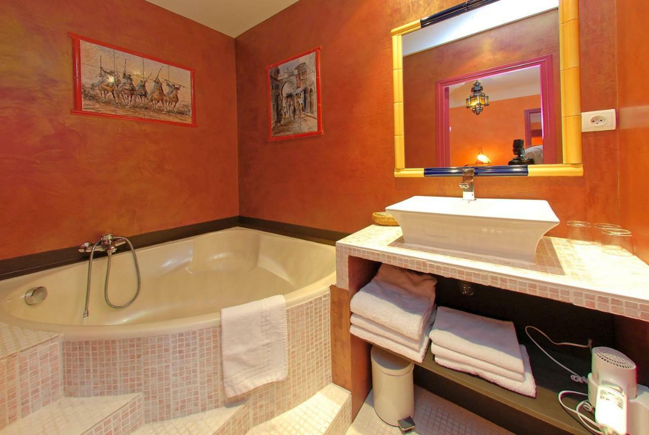 Hotel Le Rocher Blanc Albaret-Sainte-Marie Esterno foto