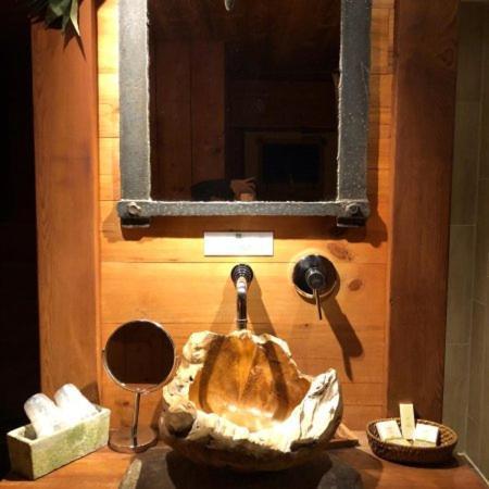 Hotel Le Rocher Blanc Albaret-Sainte-Marie Esterno foto